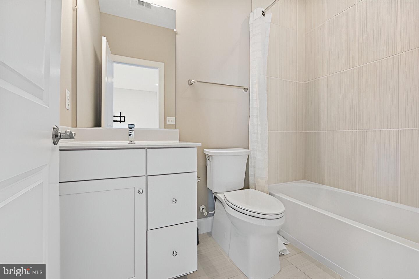 DOMINION TRAIL - Residential Lease