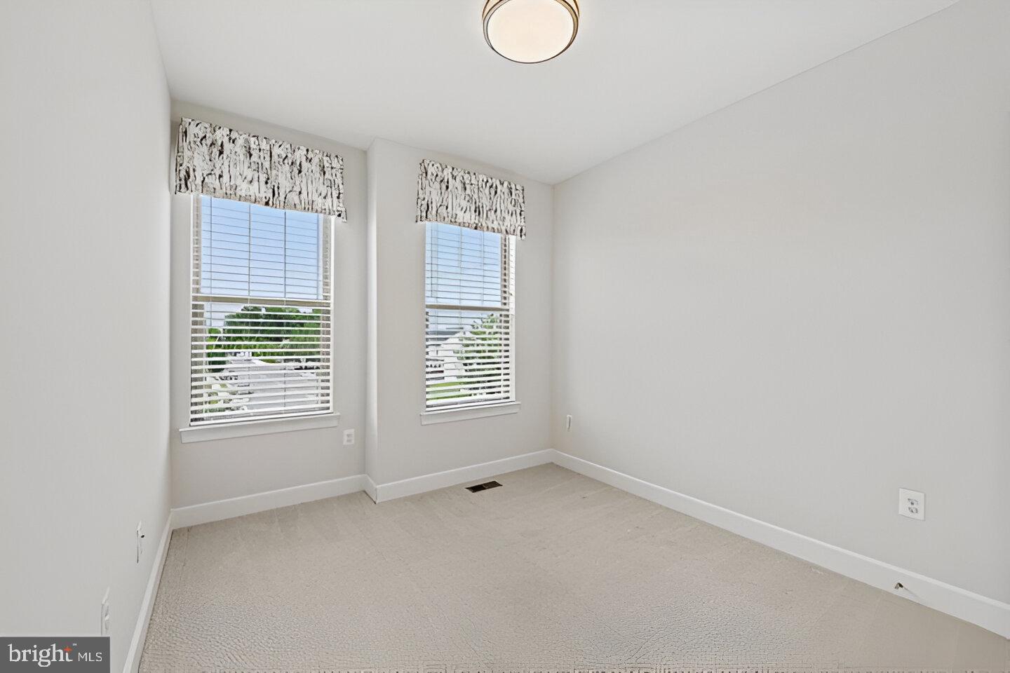 DOMINION TRAIL - Residential Lease