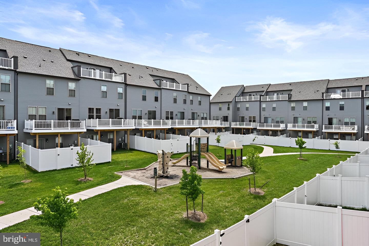 DOMINION TRAIL - Residential Lease