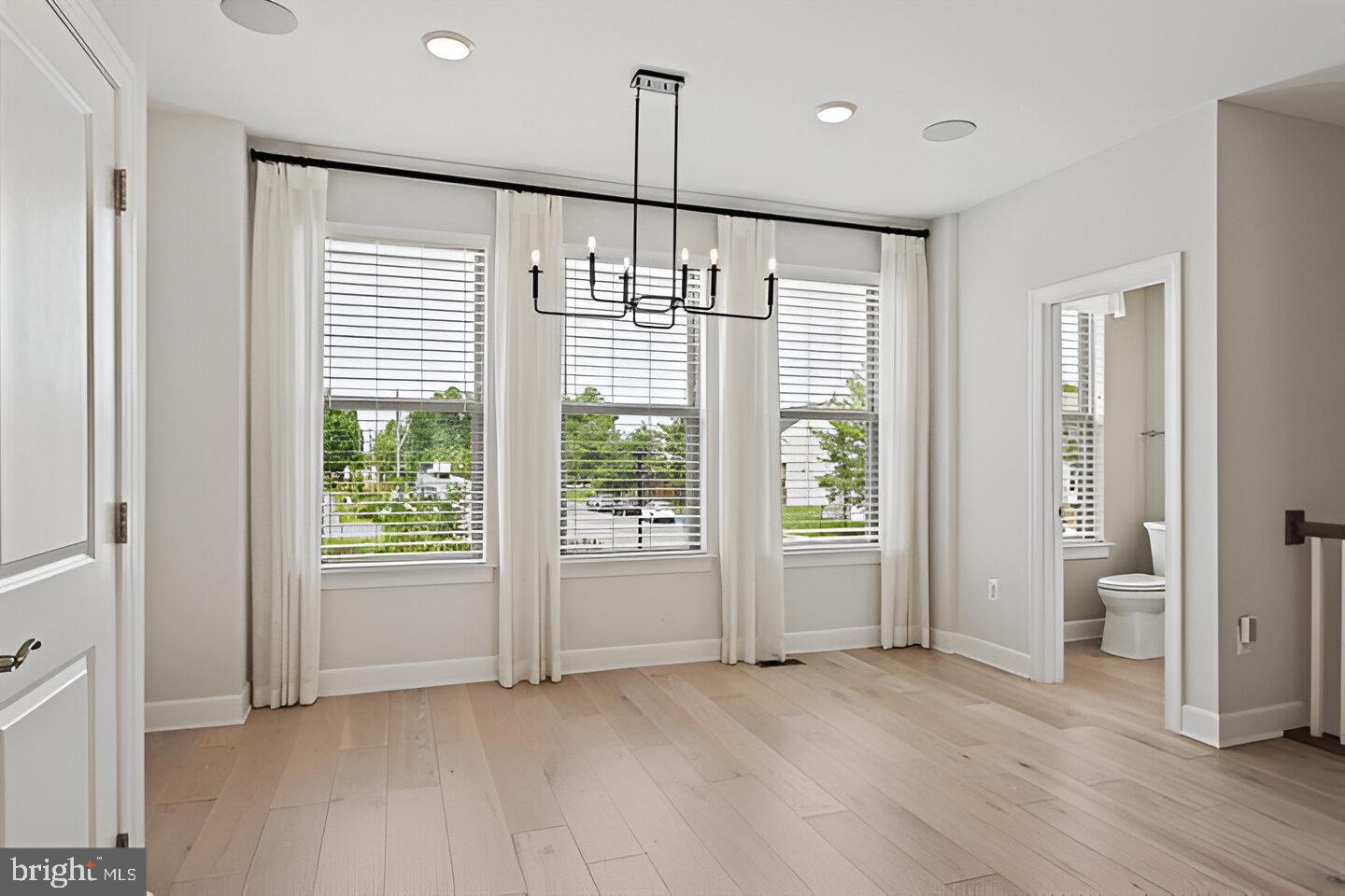 DOMINION TRAIL - Residential Lease