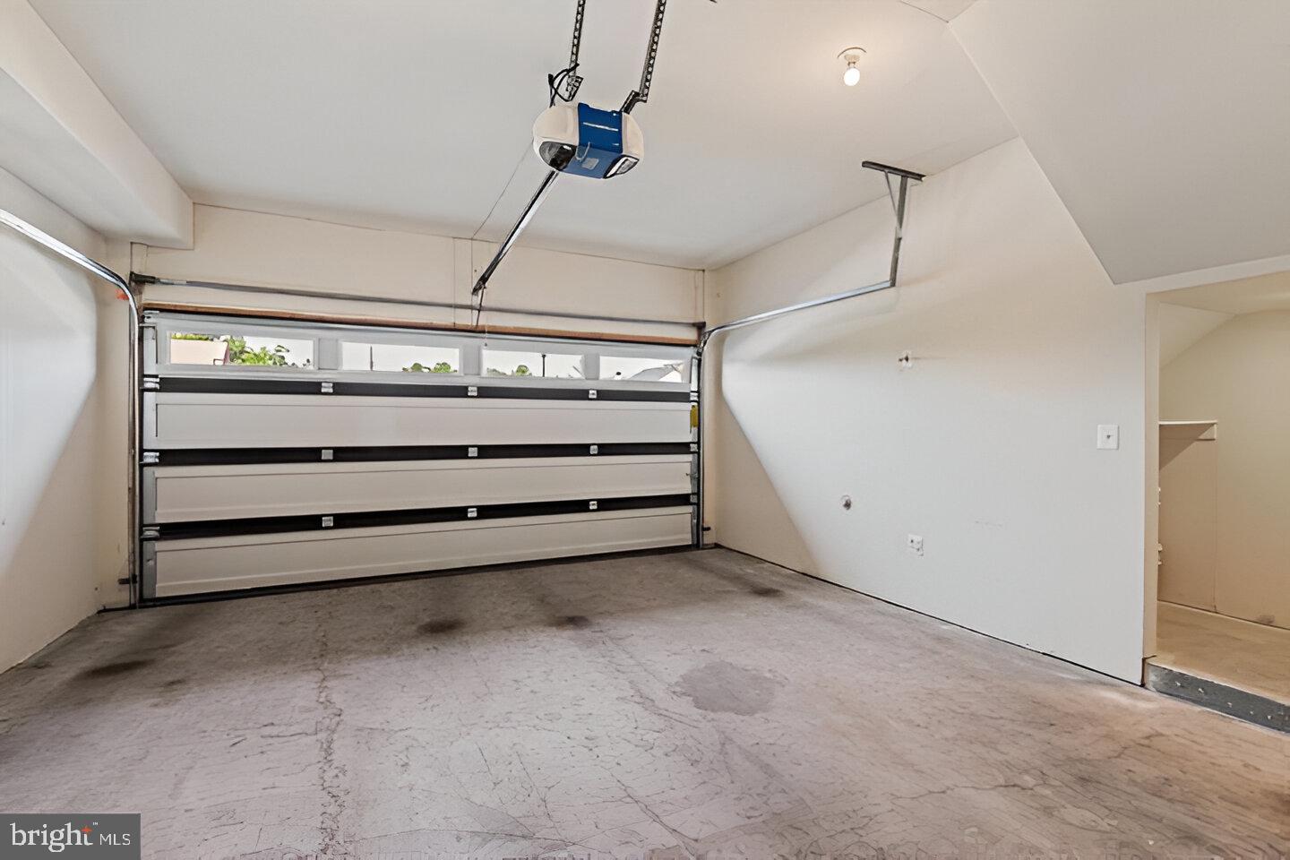 DOMINION TRAIL - Residential Lease