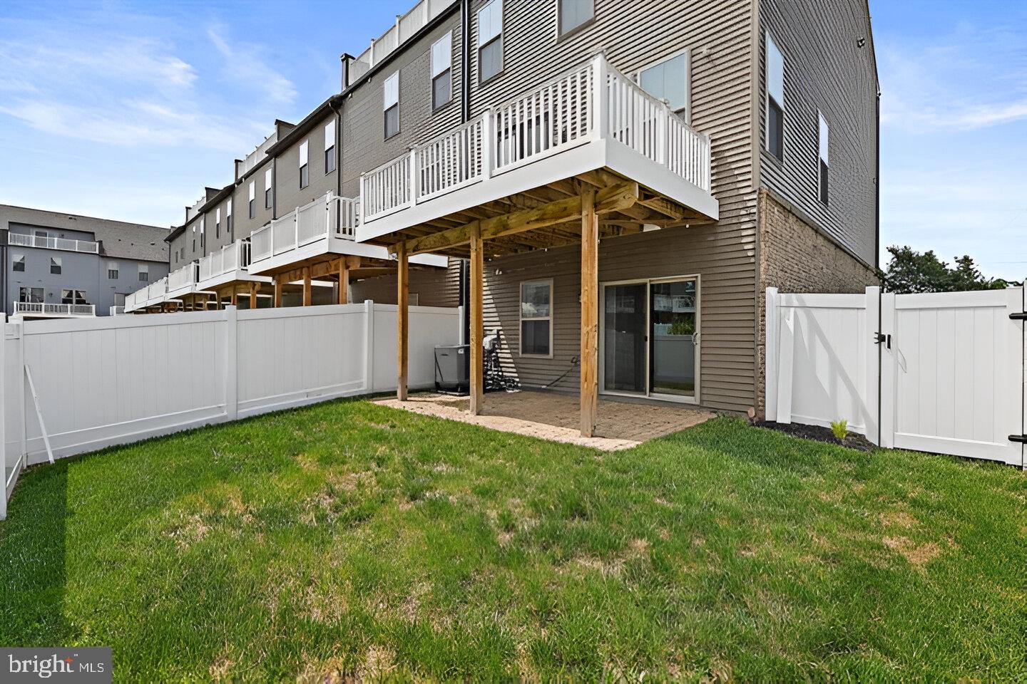 DOMINION TRAIL - Residential Lease