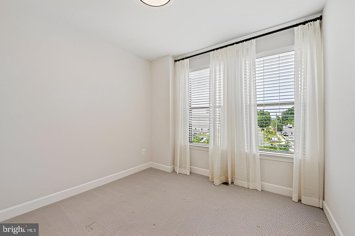 DOMINION TRAIL - Residential Lease