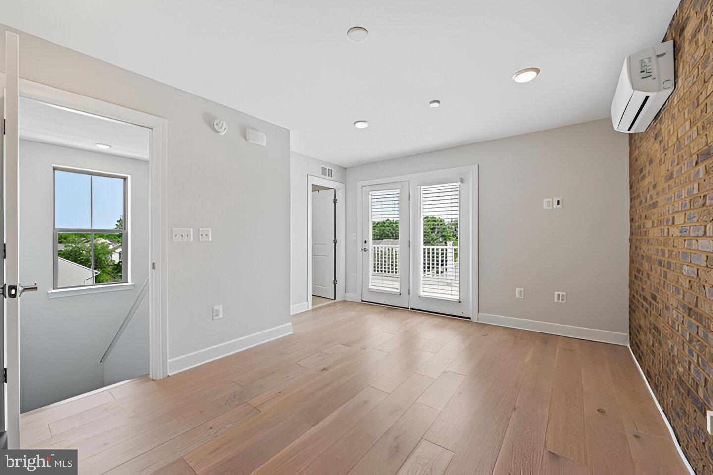 DOMINION TRAIL - Residential Lease