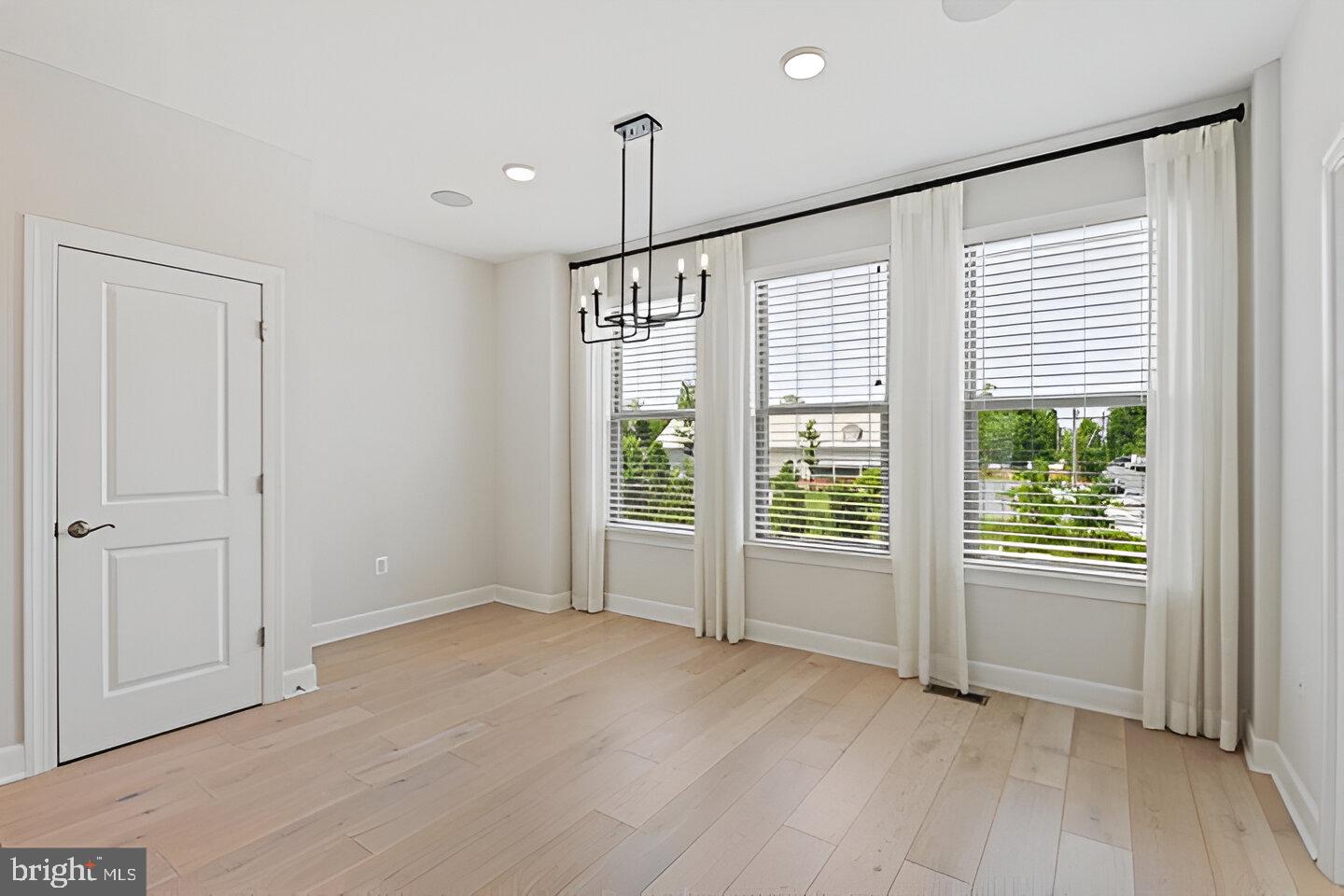 DOMINION TRAIL - Residential Lease