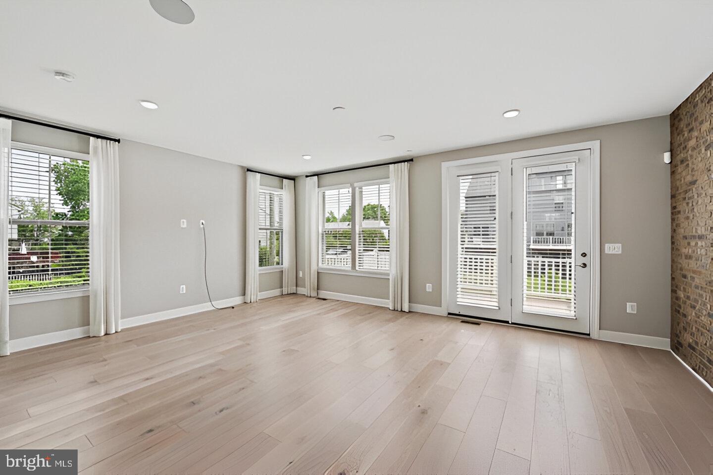 DOMINION TRAIL - Residential Lease