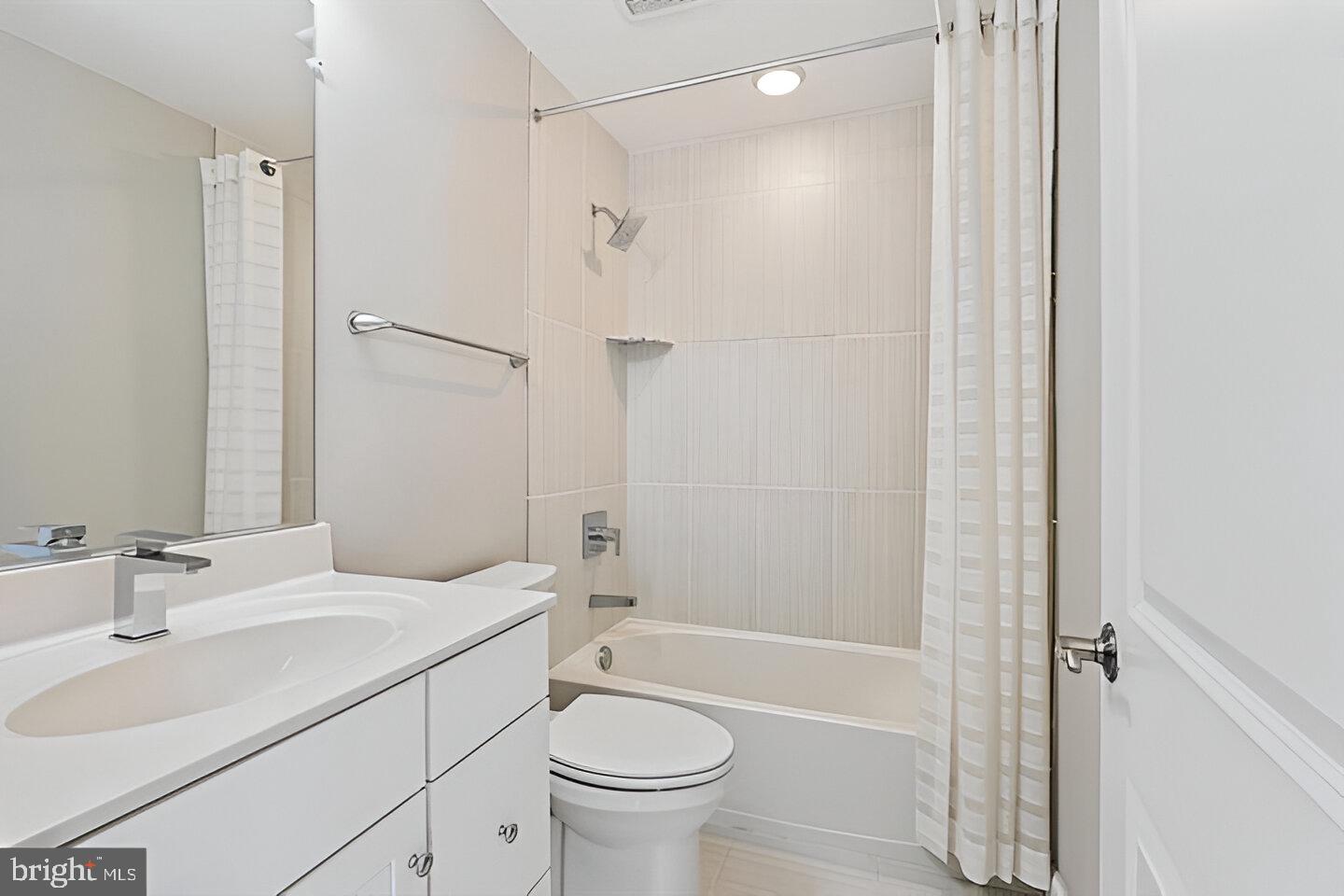 DOMINION TRAIL - Residential Lease