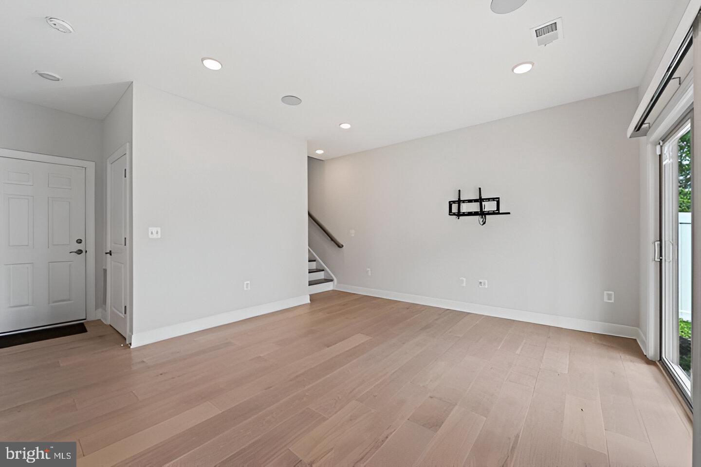 DOMINION TRAIL - Residential Lease