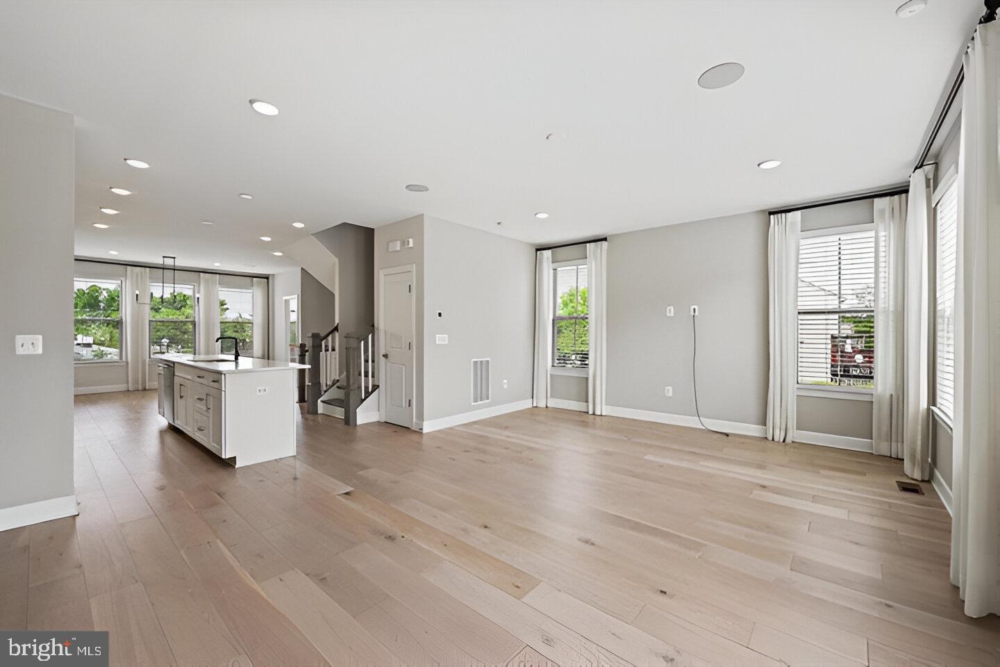 DOMINION TRAIL - Residential Lease