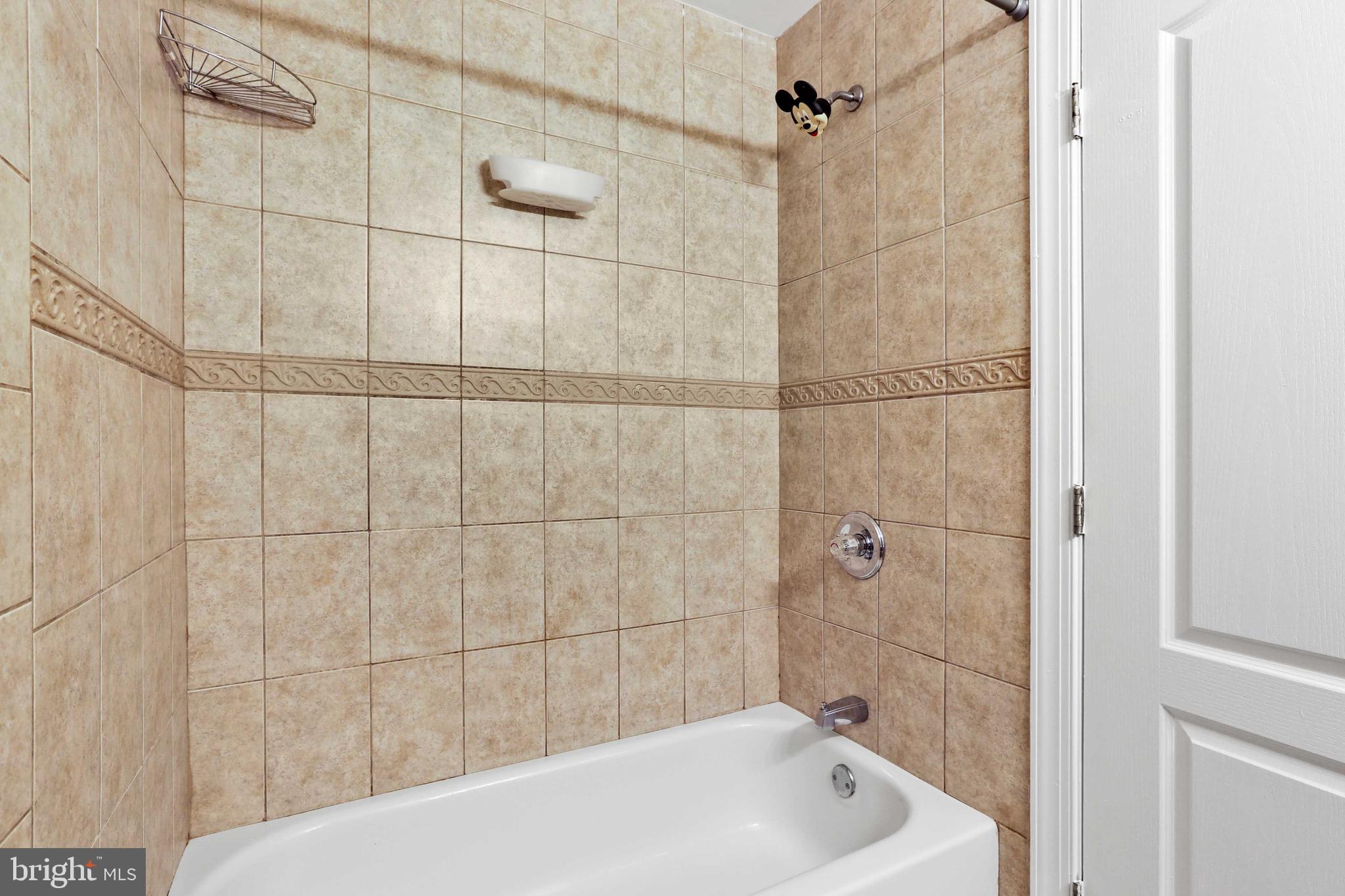 BARCLAY - Residential Lease