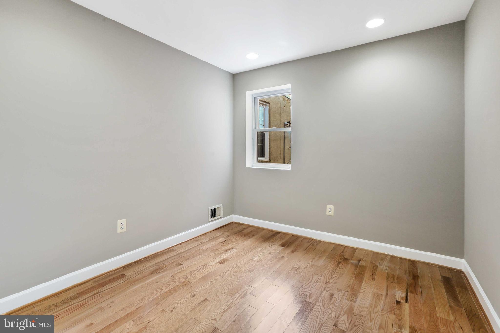 BARCLAY - Residential Lease