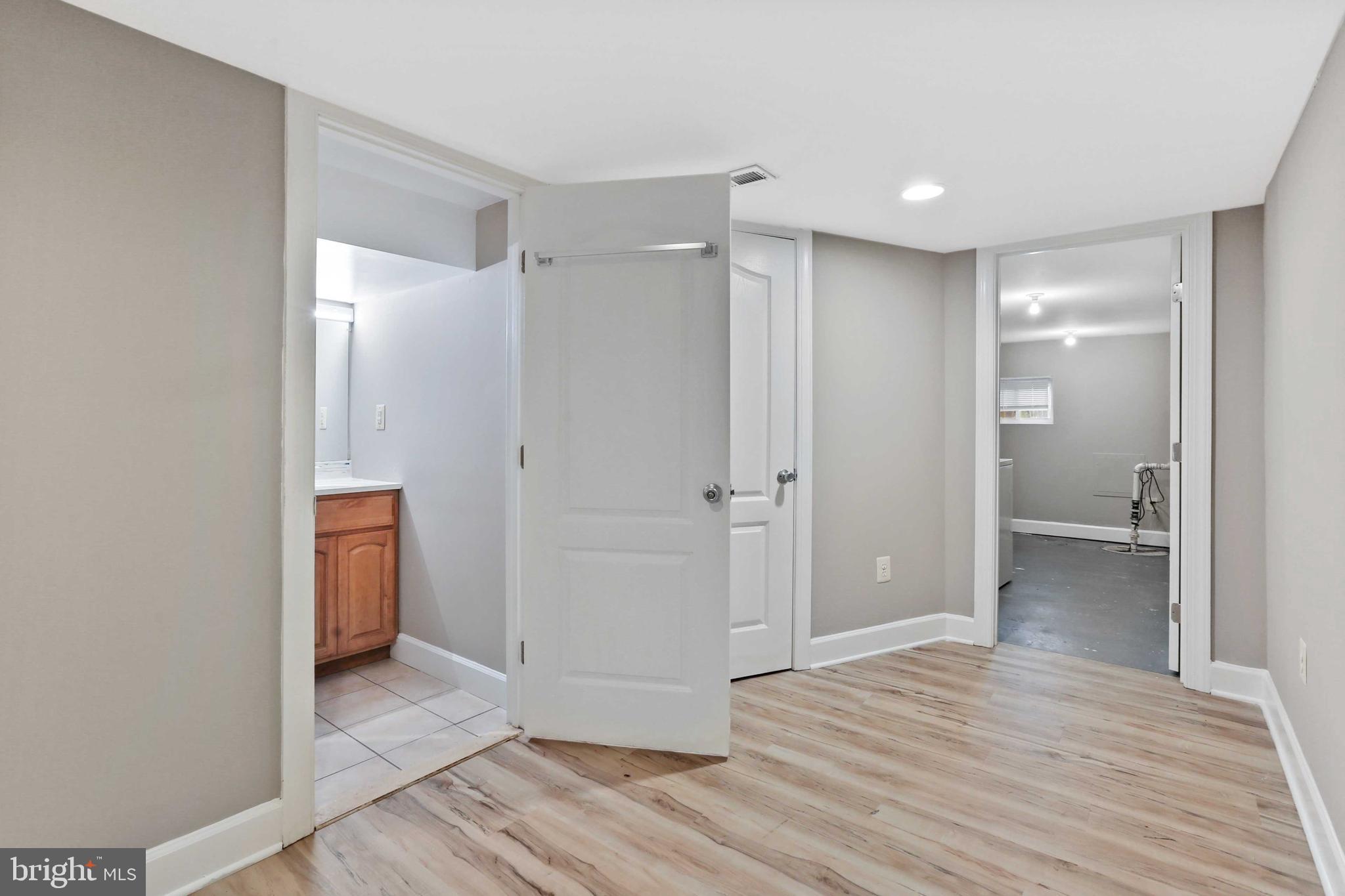 BARCLAY - Residential Lease