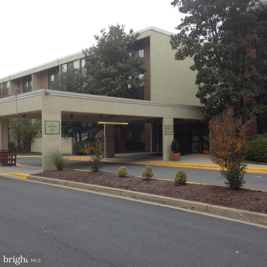 Well maintained, good size 2 Br 2 Ba ground floor condo apartment with patio in an acitive senior citizens (55+) community is looking for a new owner.  No need to use an elevator to reach this apartment . The home has a walkout patio from your Living Room, unlike most others in the building. Community amenities include golf, tennis, pools, medical facilities, and local transportation.