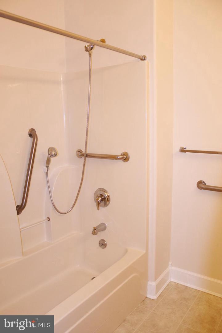 CORTLAND MANOR - Residential Lease