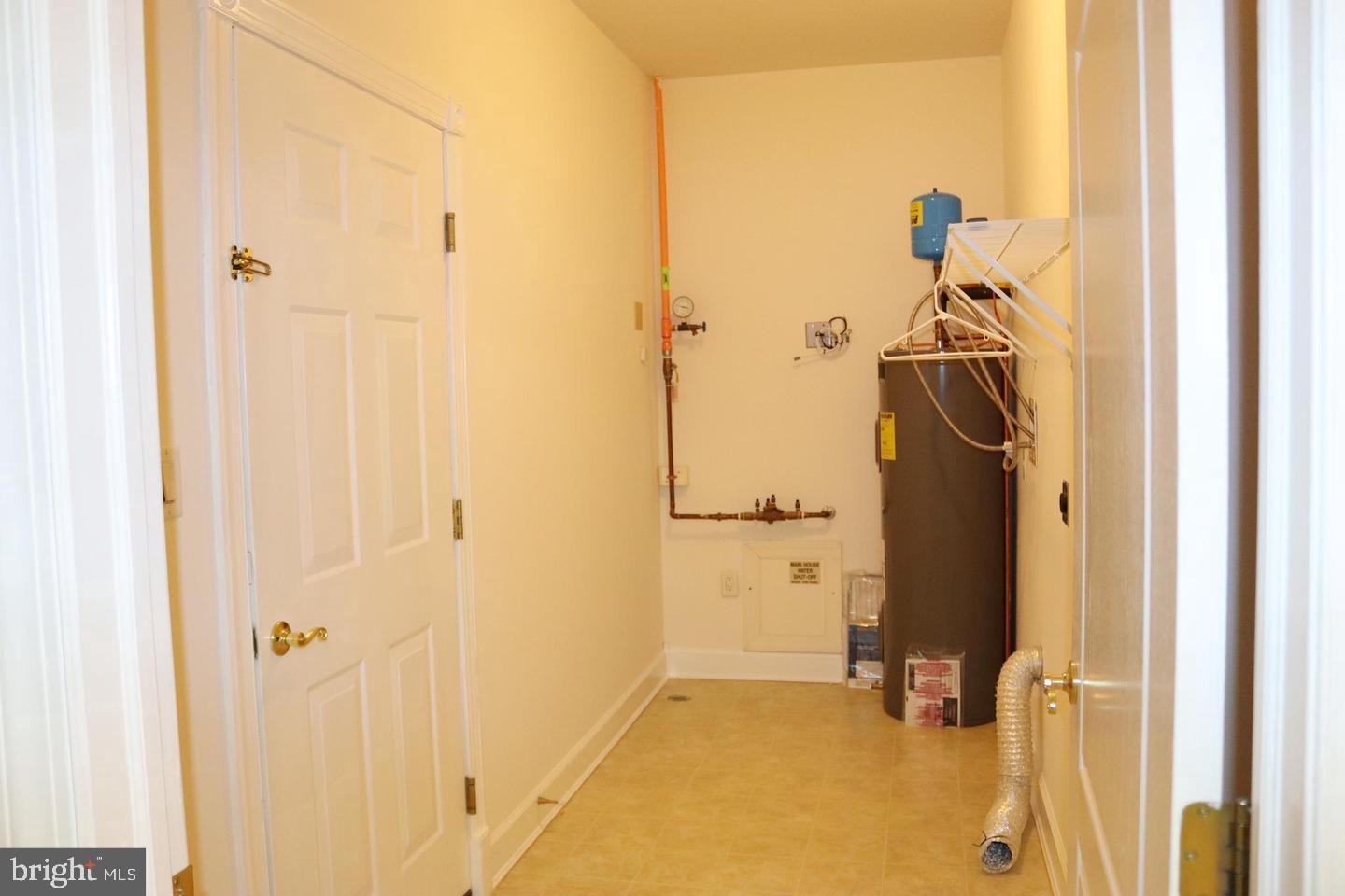 CORTLAND MANOR - Residential Lease