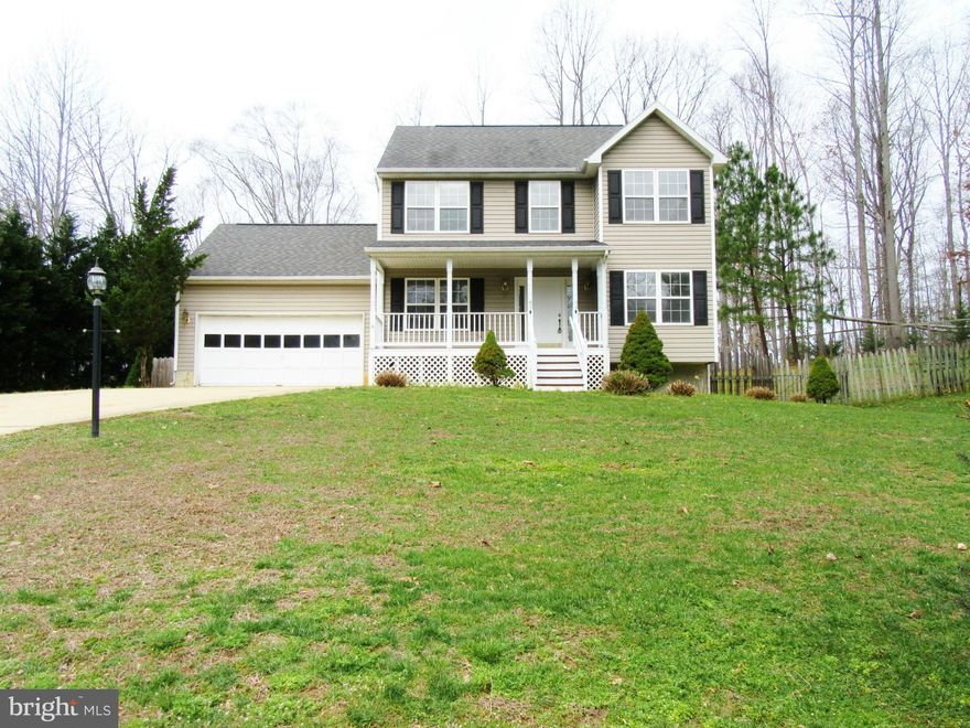 Move in Ready!! This well maintained home with gleaming wood floors throughout main level. Main level features kitchen w/breakfast bar & table space. Fam Rm w/gas FP off kitchen. Sep dining room, formal living room/office. Upper Level w/ 3 BRs..all with WICs. Mstr BR w/tray ceiling, lux bath w/soak tub, sep shwr. Fenced in backyard perfect for entertaining. No HOA!!!