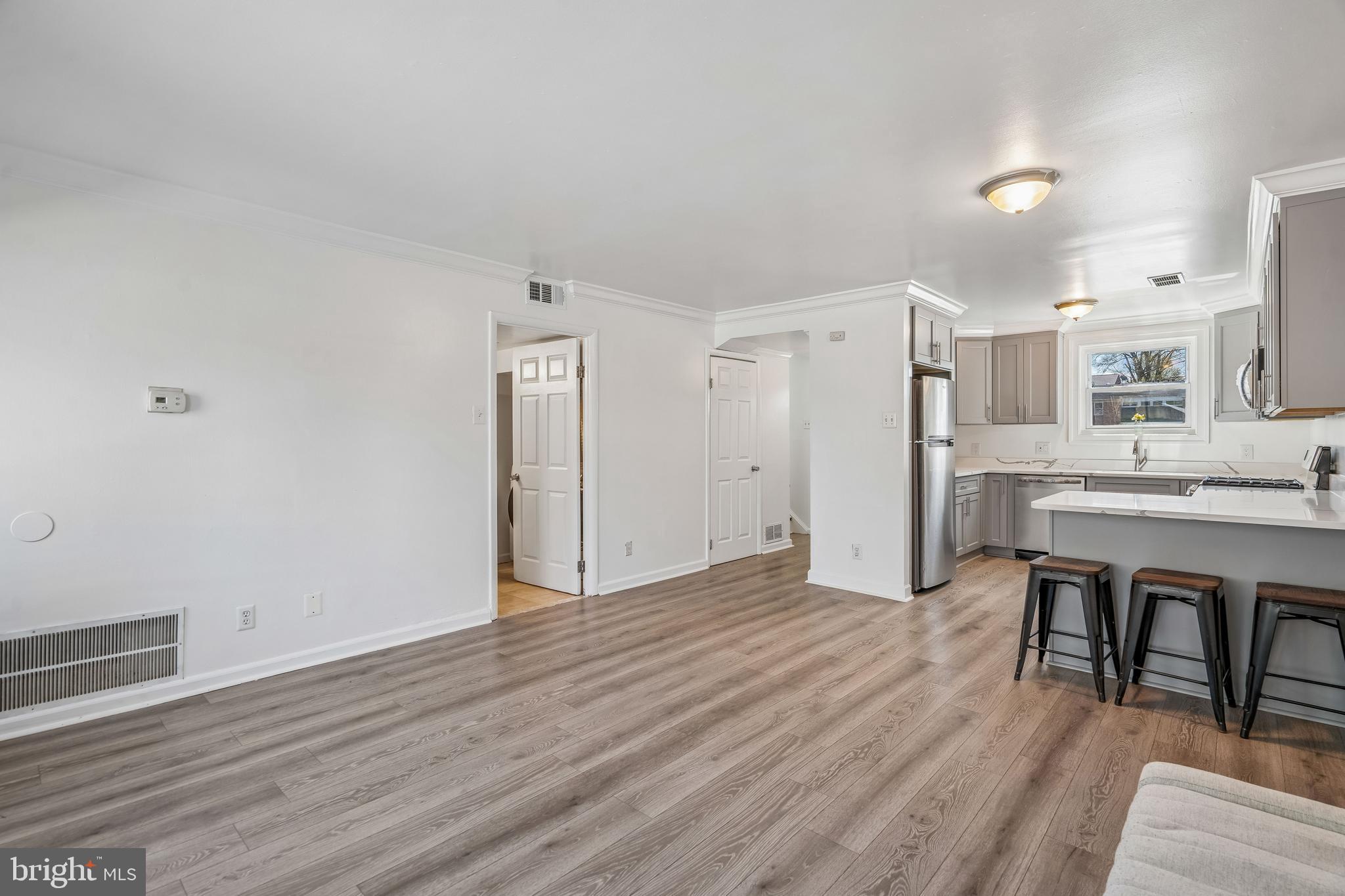 BEL PRE SQUARE - Residential