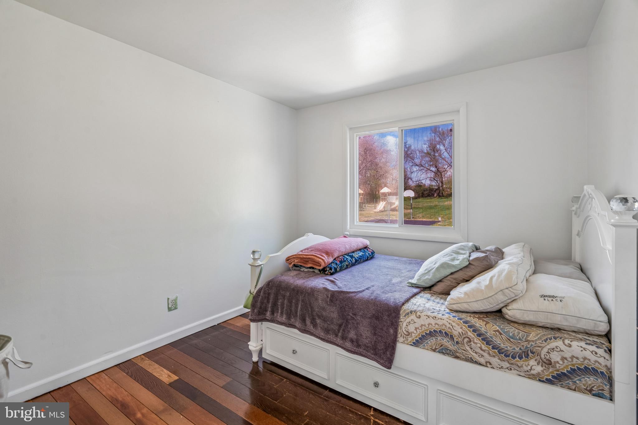 BEL PRE SQUARE - Residential