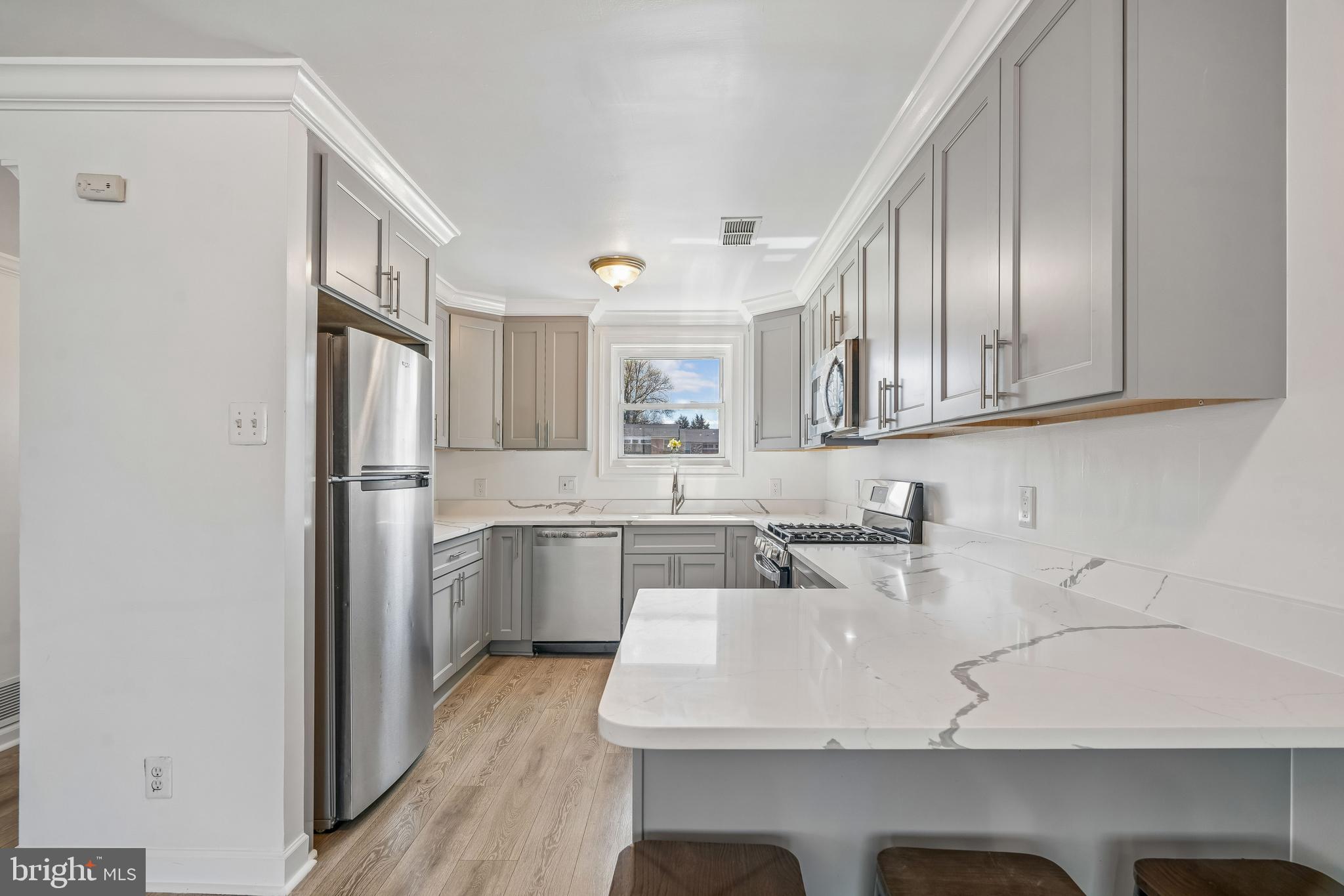 BEL PRE SQUARE - Residential