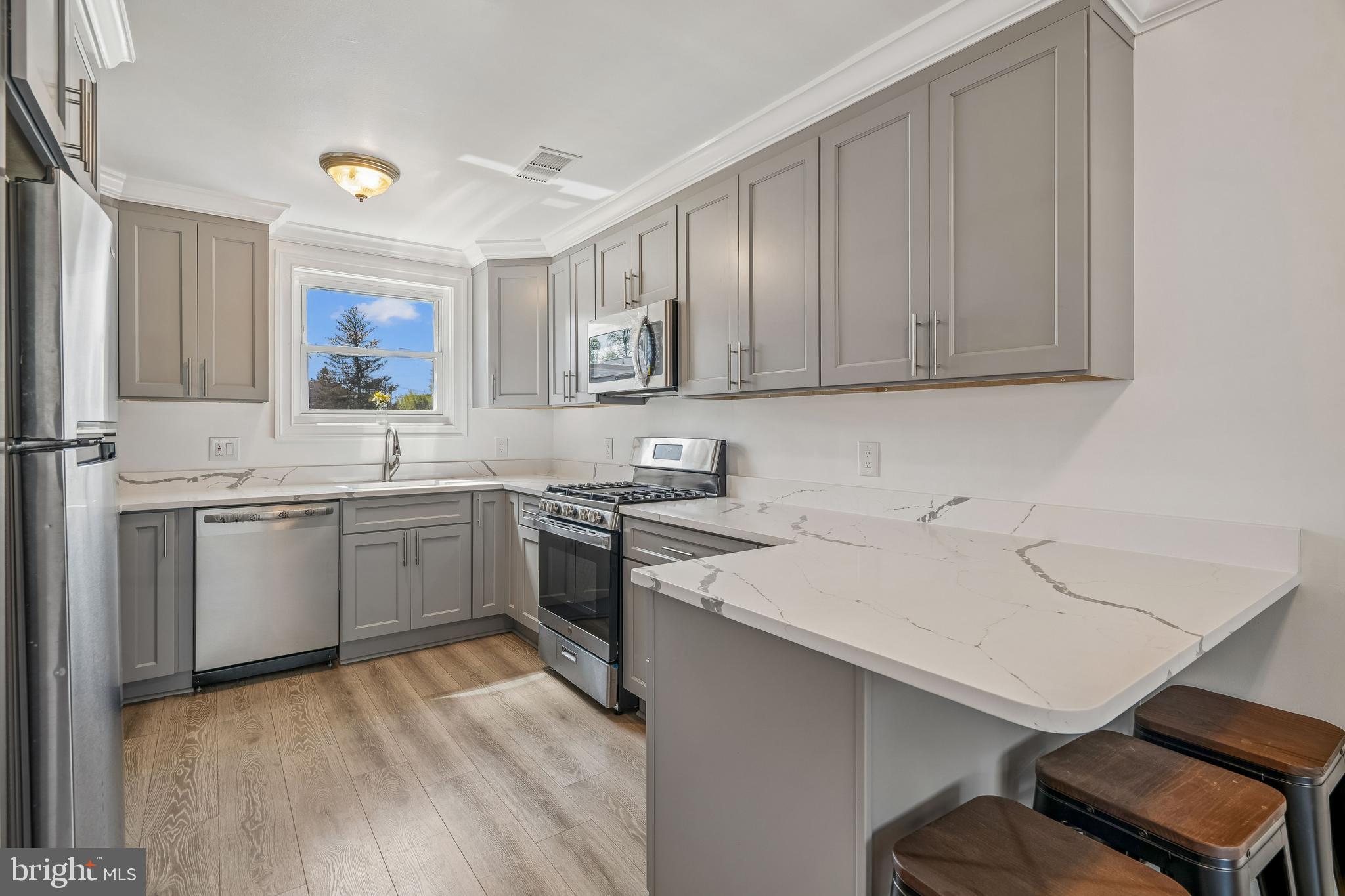 BEL PRE SQUARE - Residential