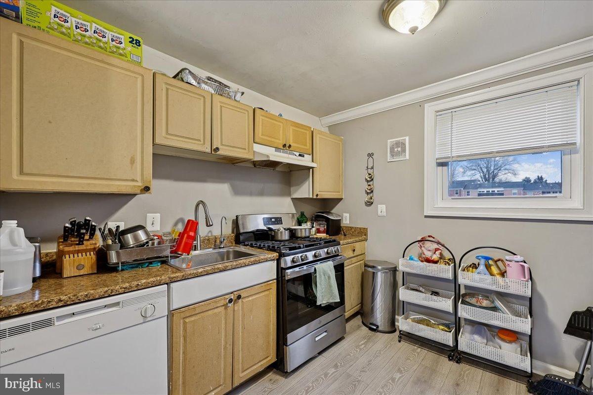 BEL PRE SQUARE - Residential