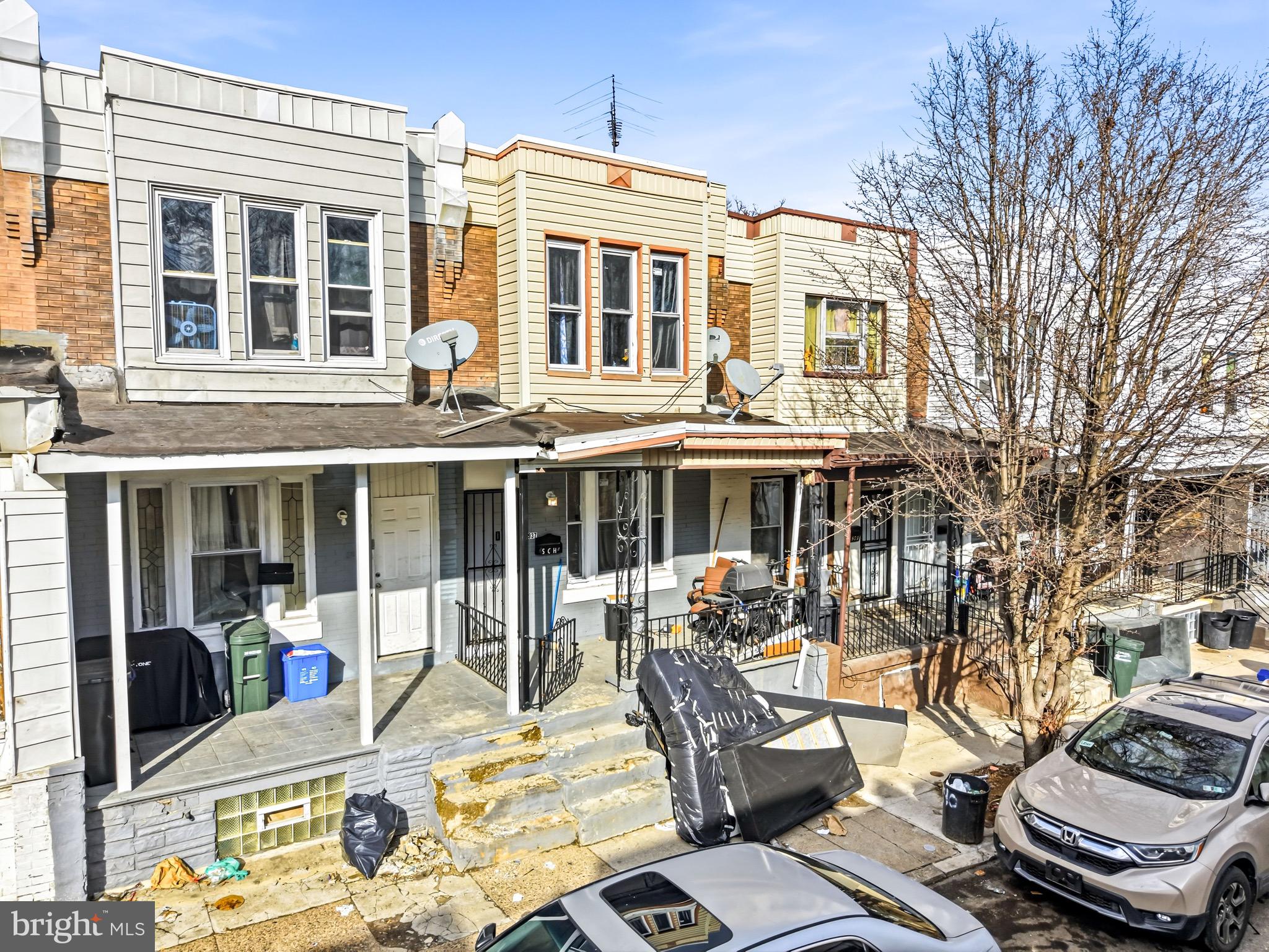 937 E SCHILLER STREET