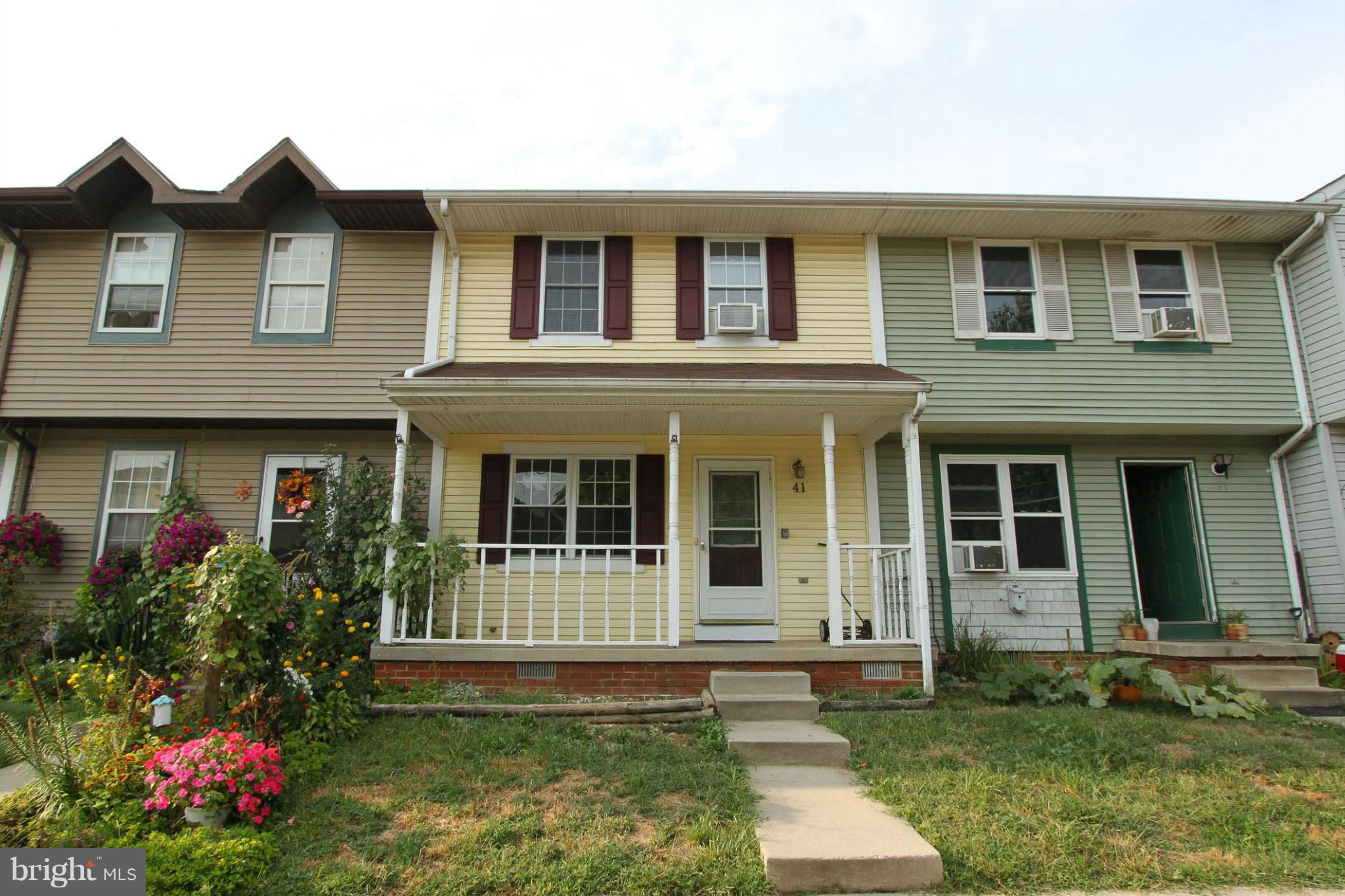This charming townhome is perfectly located near commuters routes 340 and 9 along with Charles Town shopping and restaurants. Lovely front porch, private back deck, and plenty of parking space. Spacious main floor offers carpeted living room and dining area with separate kitchen. Three upstairs bedrooms offer plenty of privacy.Call or email for your private showing.EHO