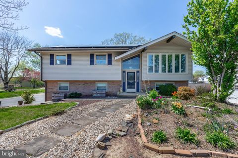Photo of 2126 KENTWOOD DR, LANCASTER, PA 17601 (MLS # PALA2033276)