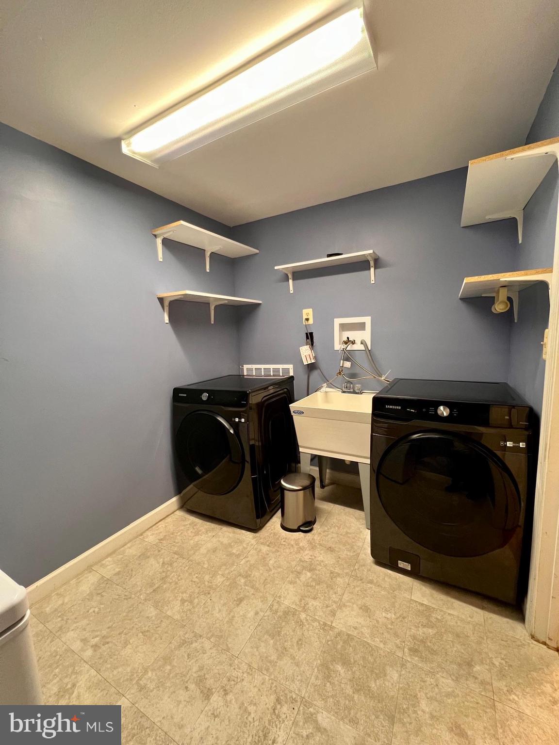 RIVERVIEW OVERLOOK - Residential Lease