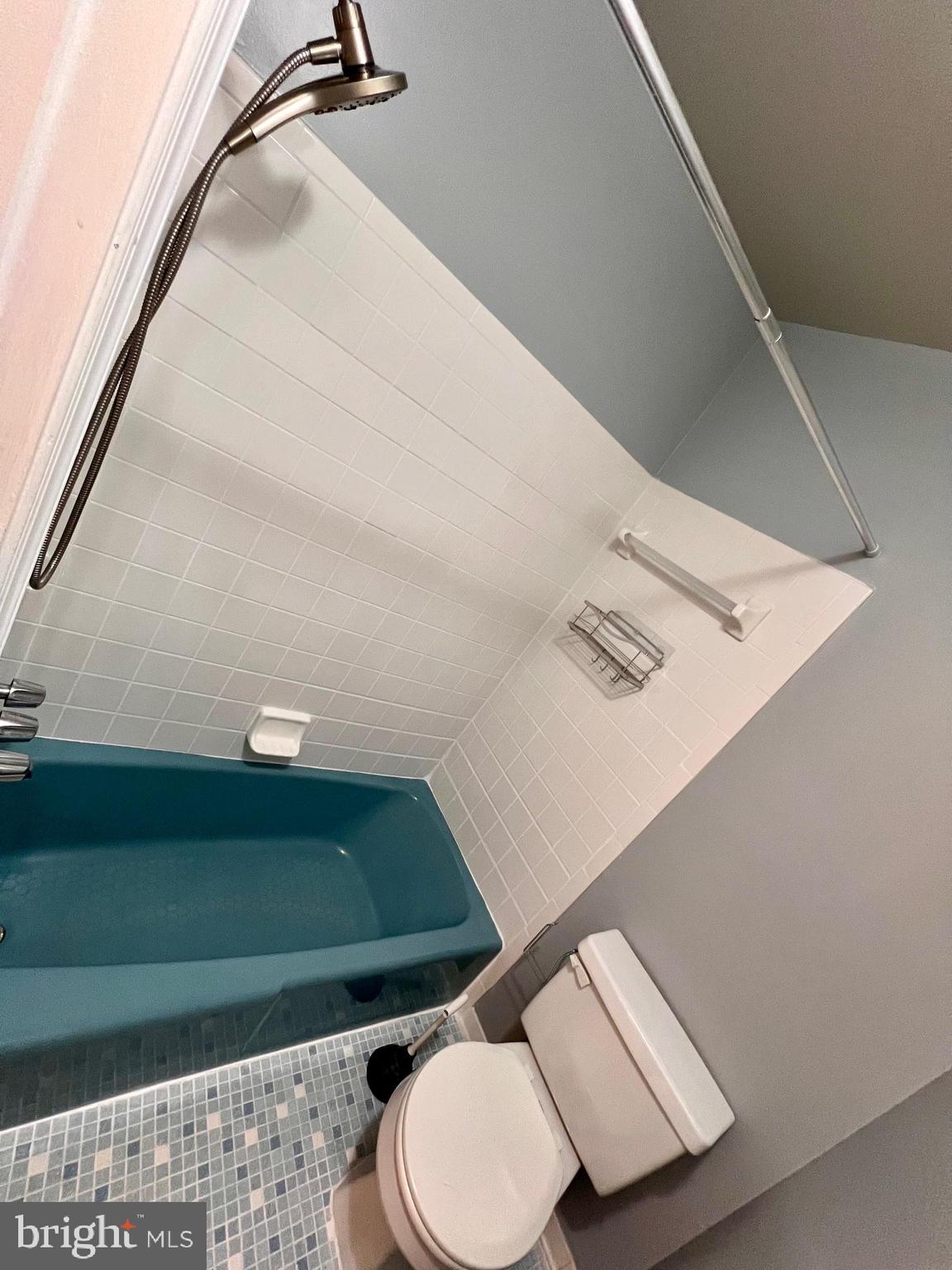 RIVERVIEW OVERLOOK - Residential Lease