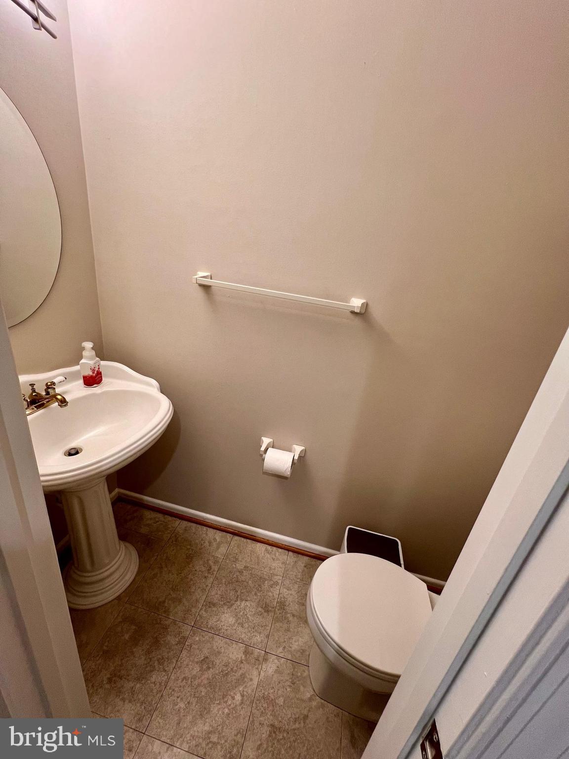 RIVERVIEW OVERLOOK - Residential Lease