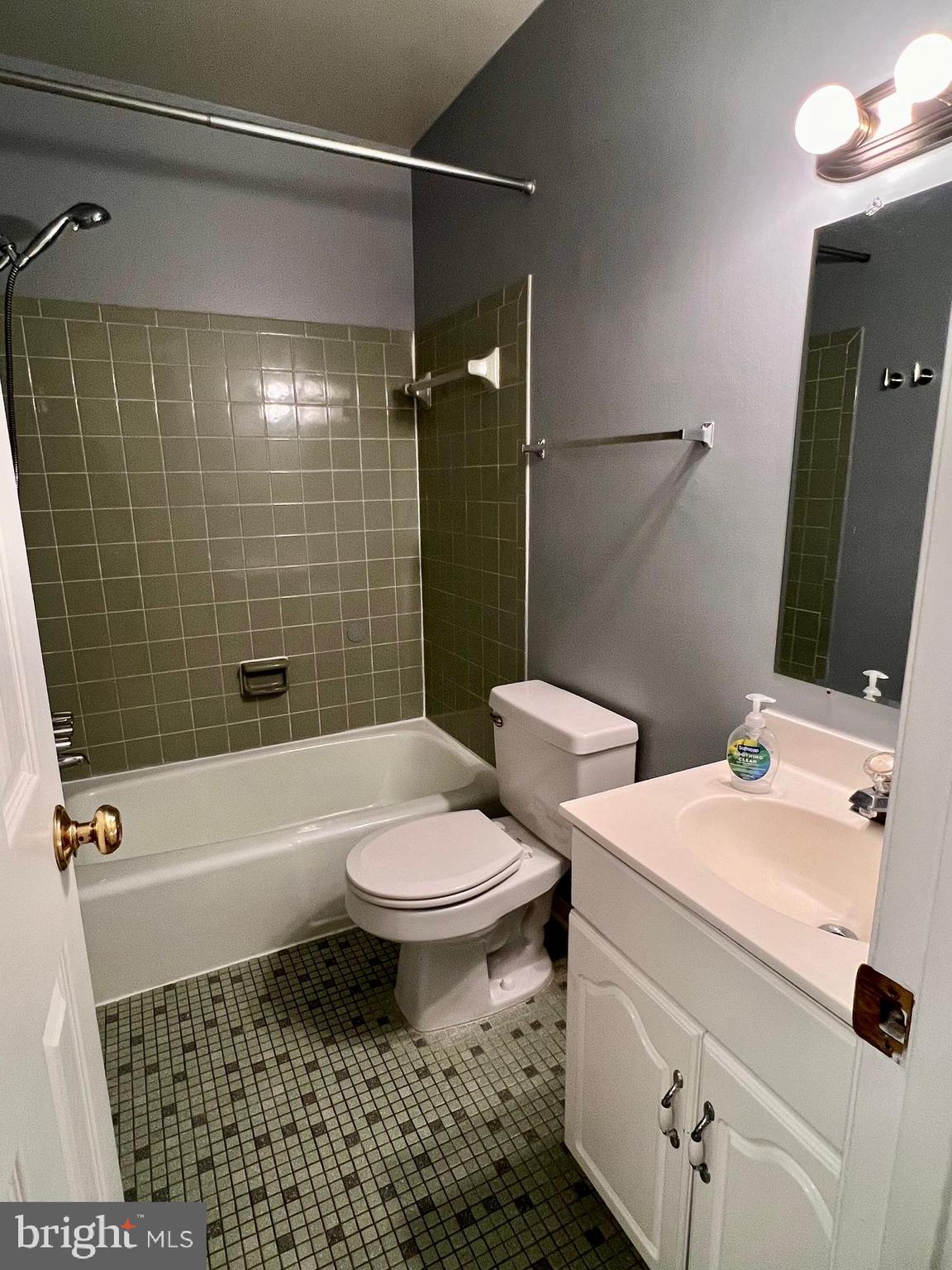 RIVERVIEW OVERLOOK - Residential Lease