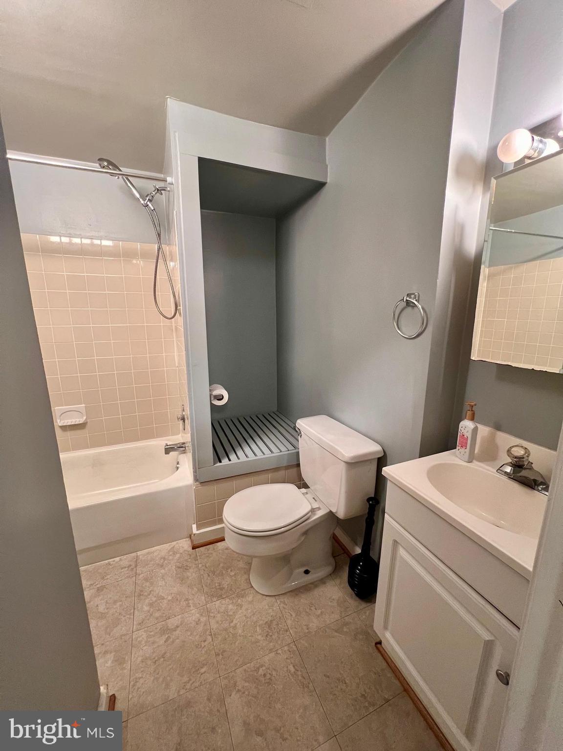 RIVERVIEW OVERLOOK - Residential Lease