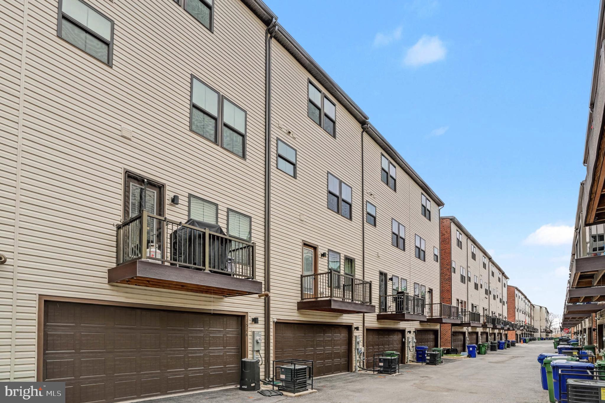 BANNER ROW - Residential