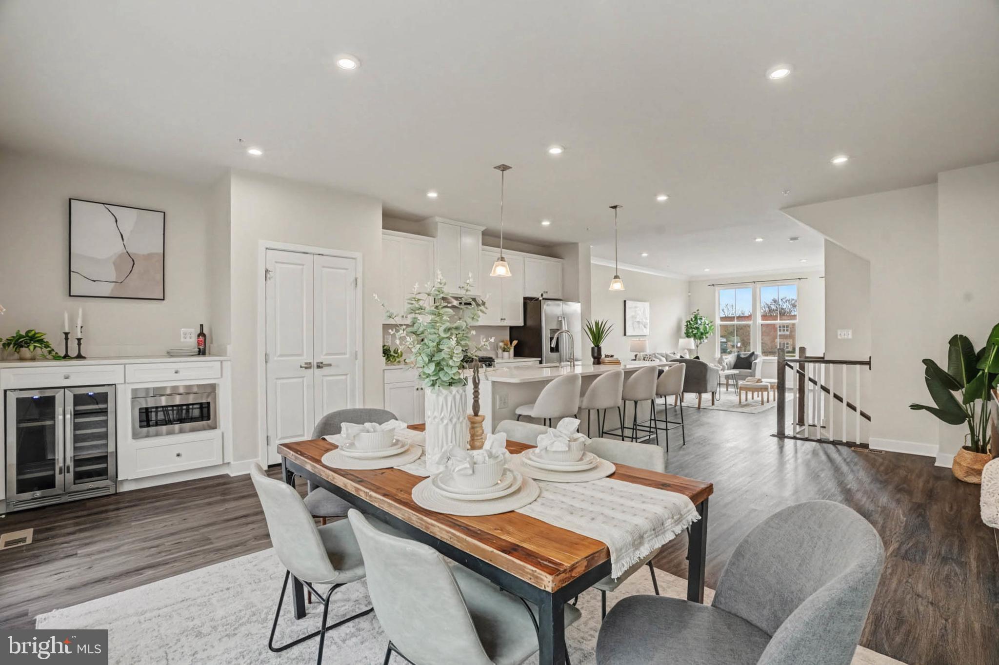 BANNER ROW - Residential