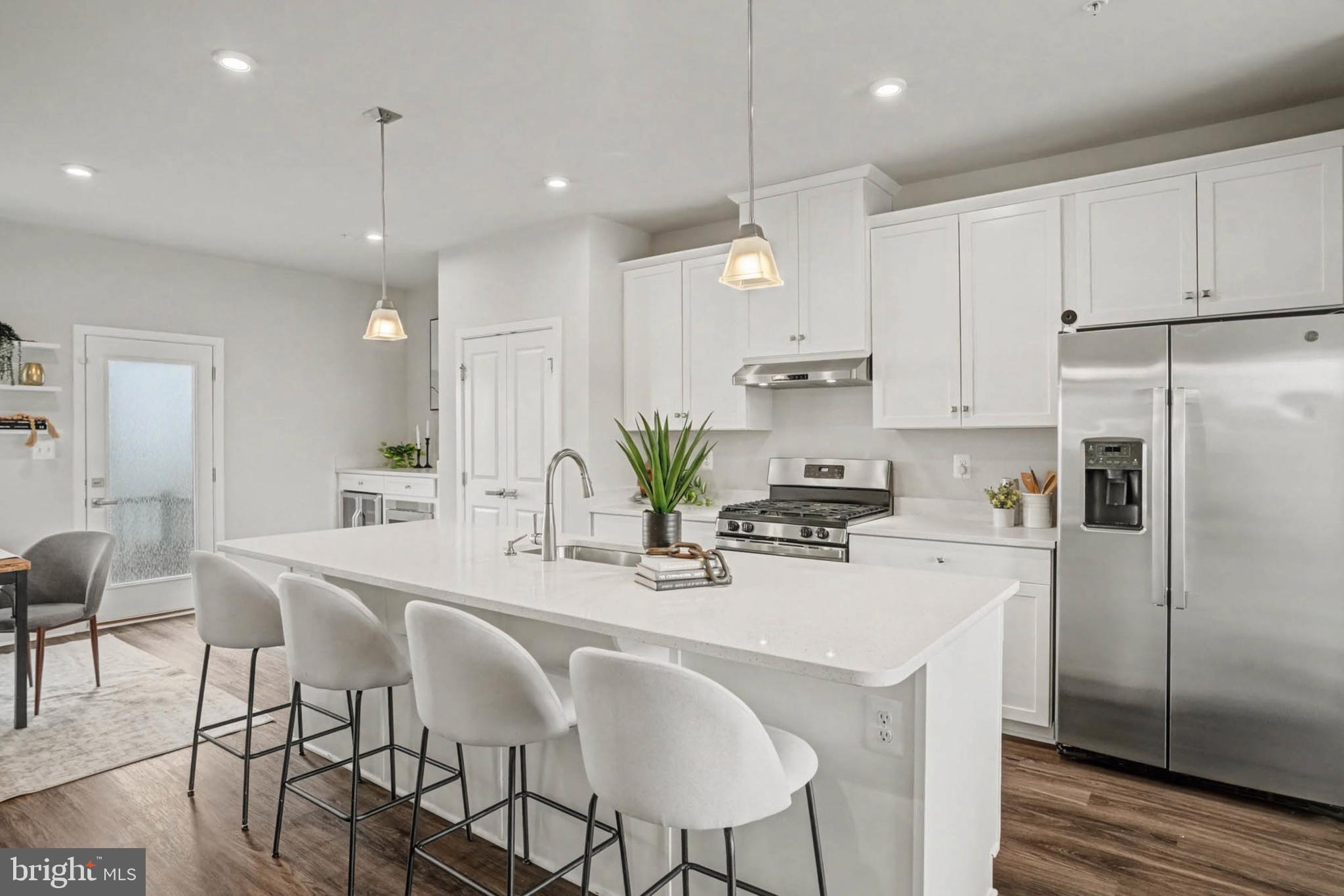 BANNER ROW - Residential