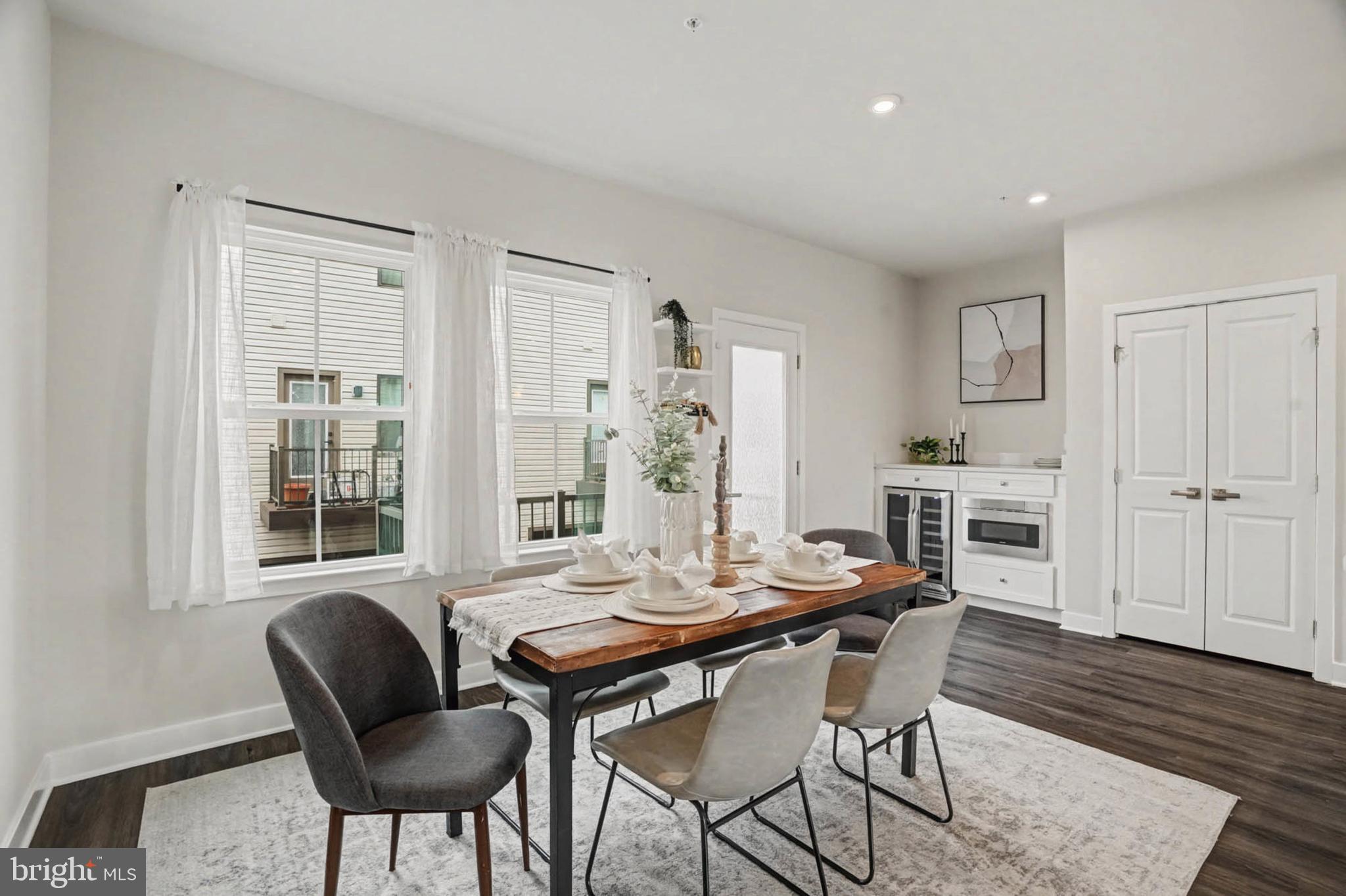 BANNER ROW - Residential