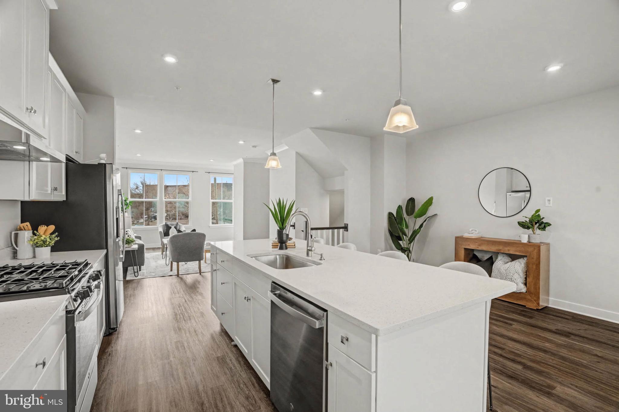 BANNER ROW - Residential