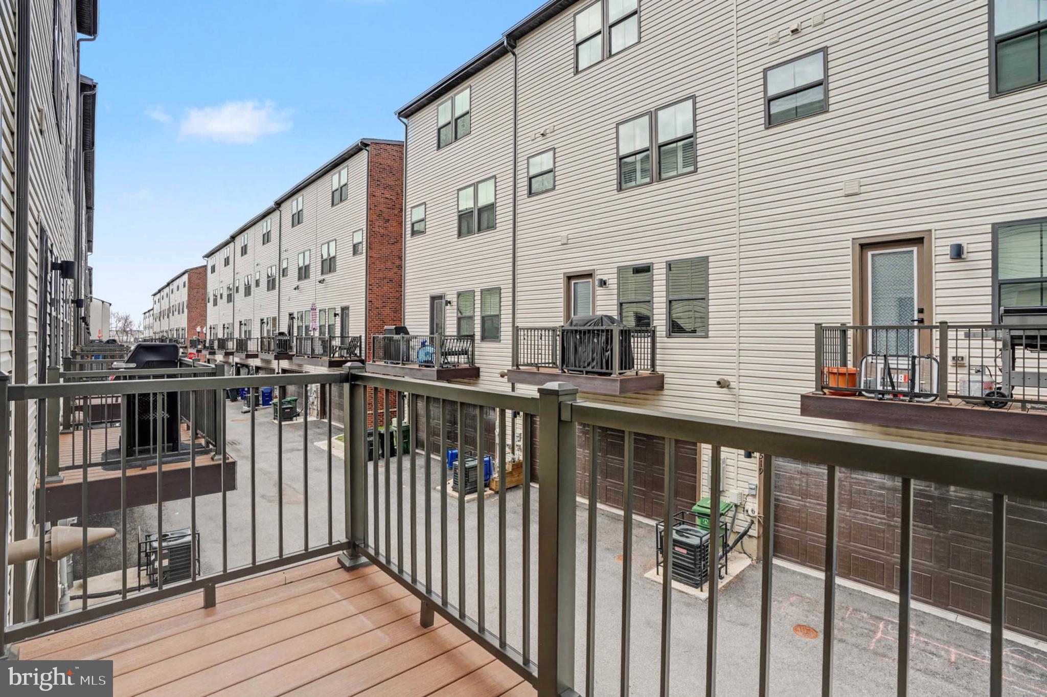 BANNER ROW - Residential