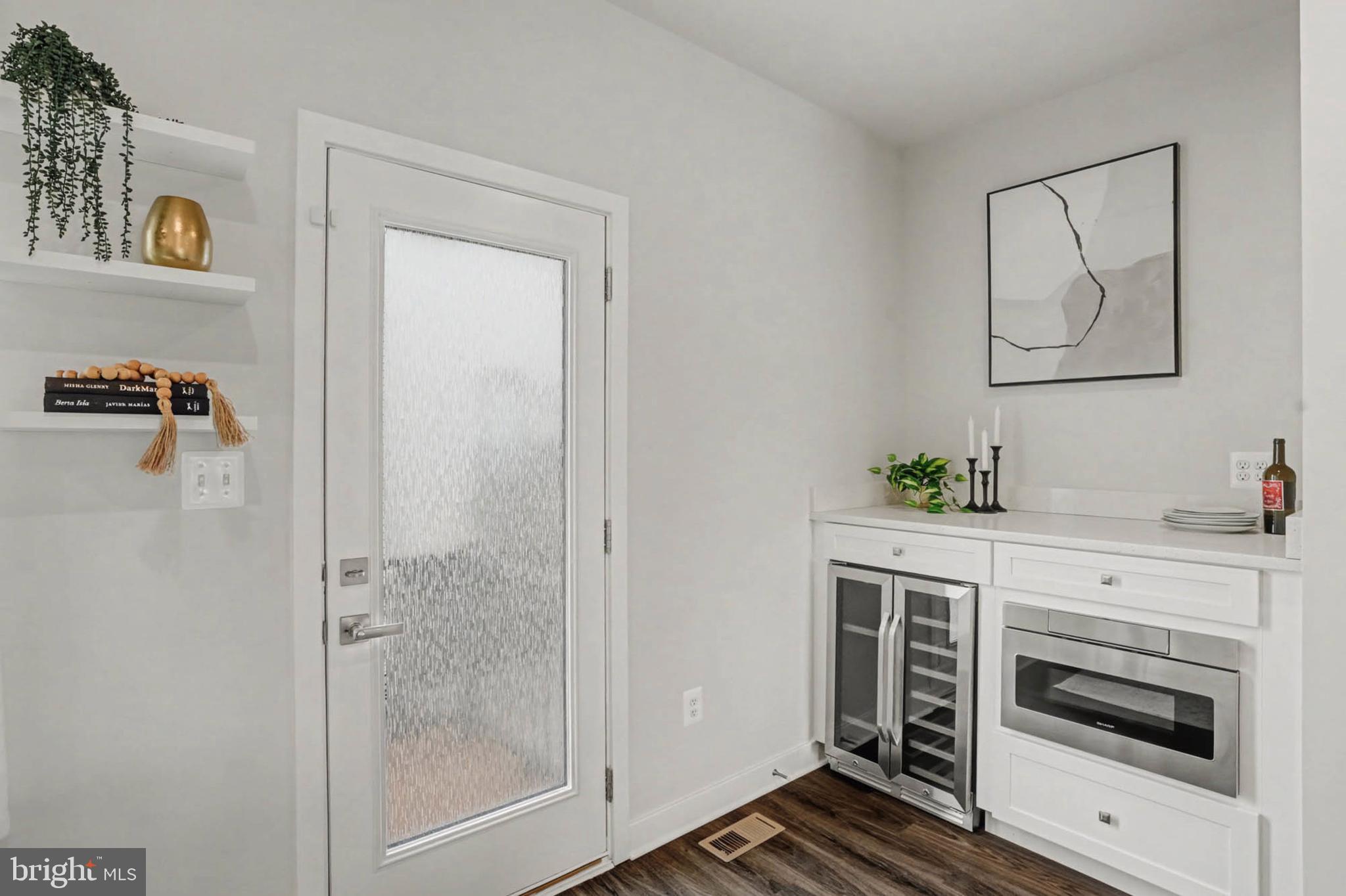 BANNER ROW - Residential