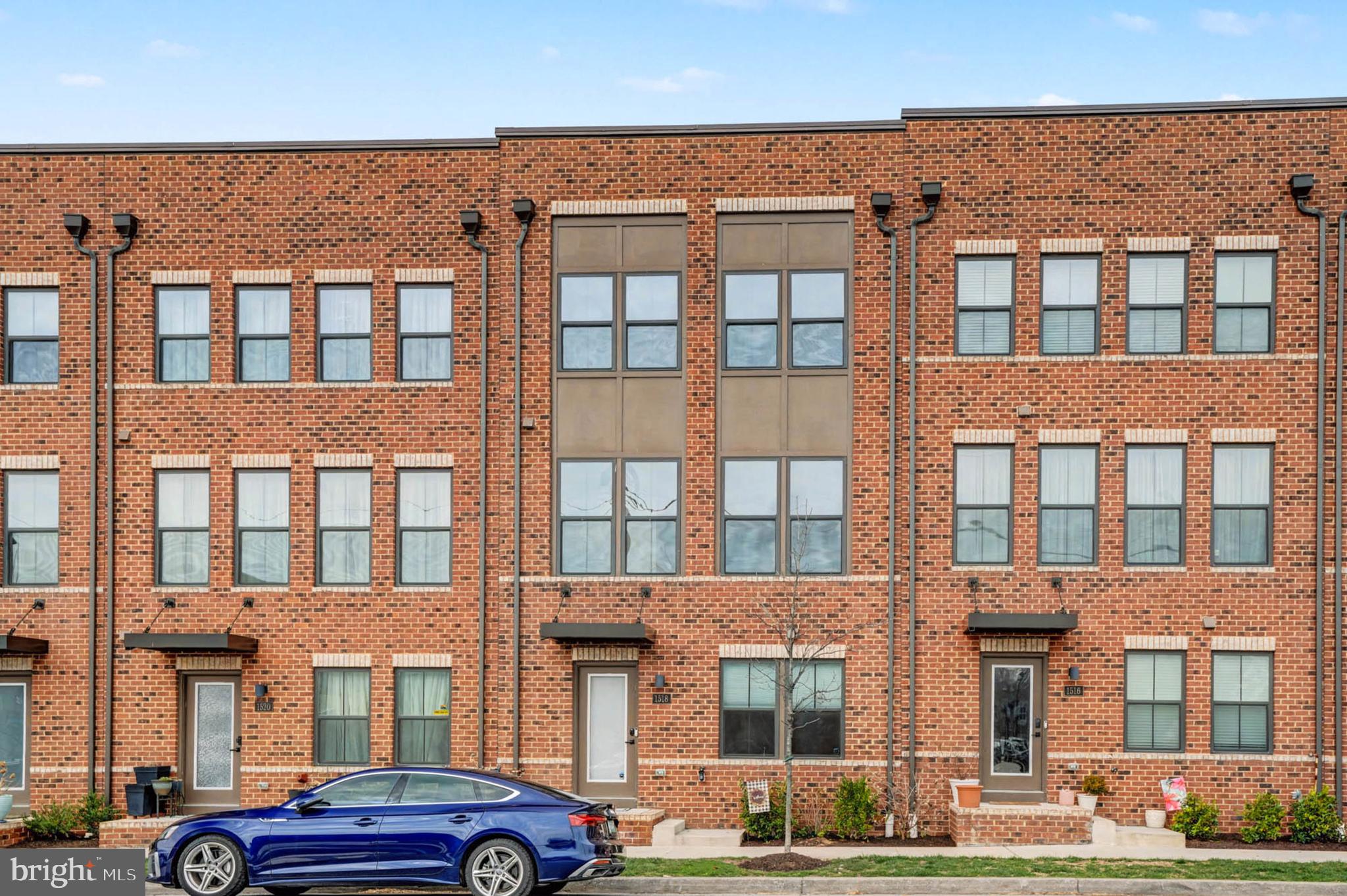 BANNER ROW - Residential