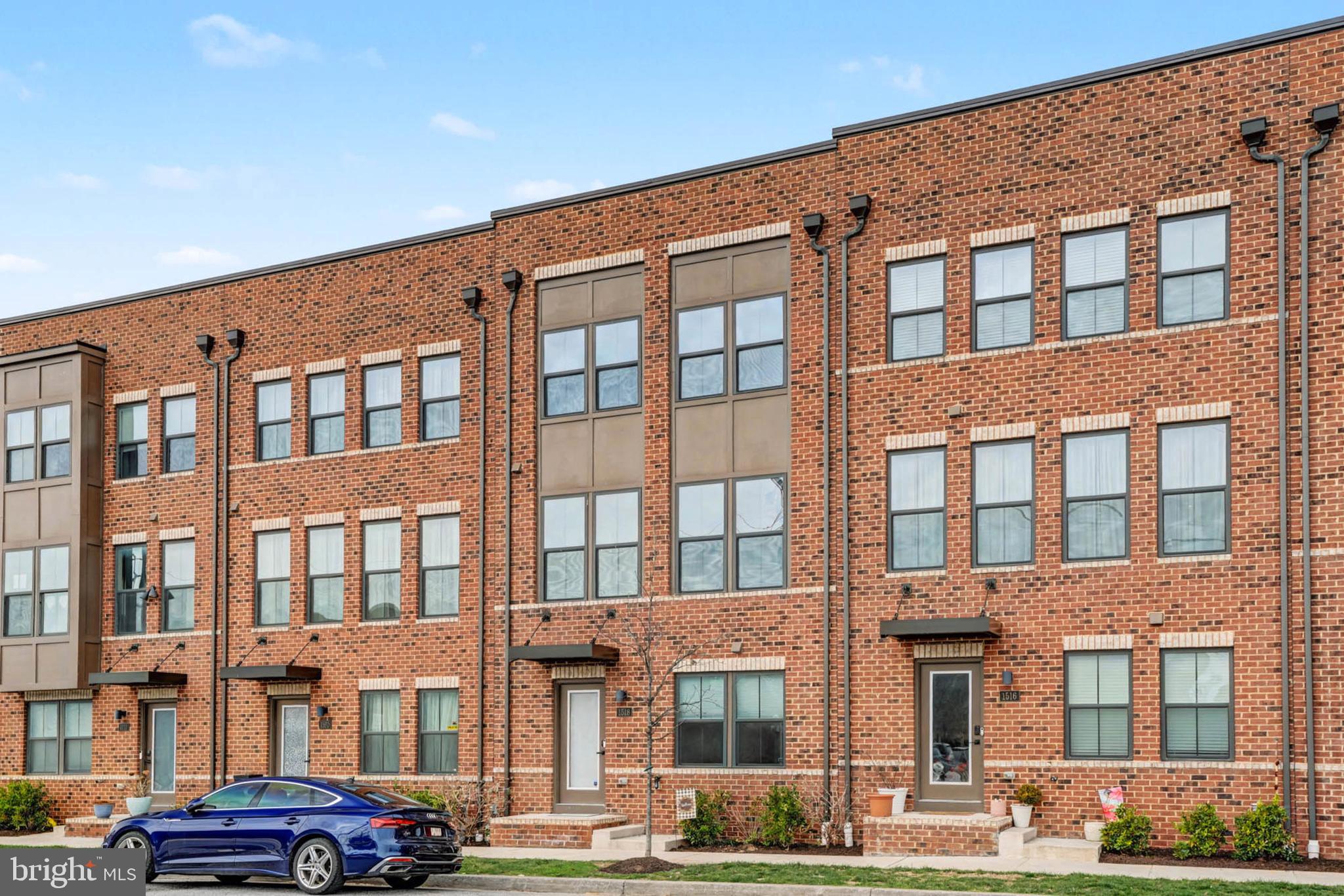 BANNER ROW - Residential