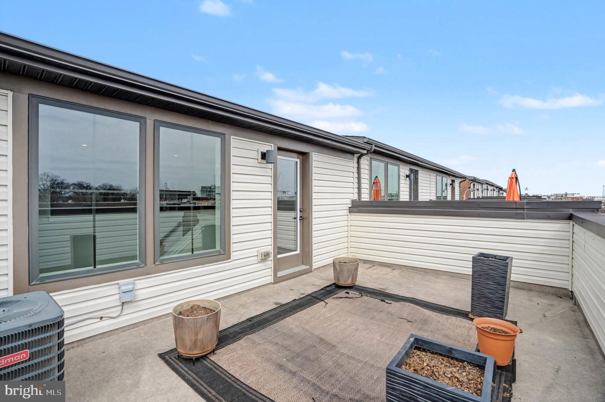 BANNER ROW - Residential