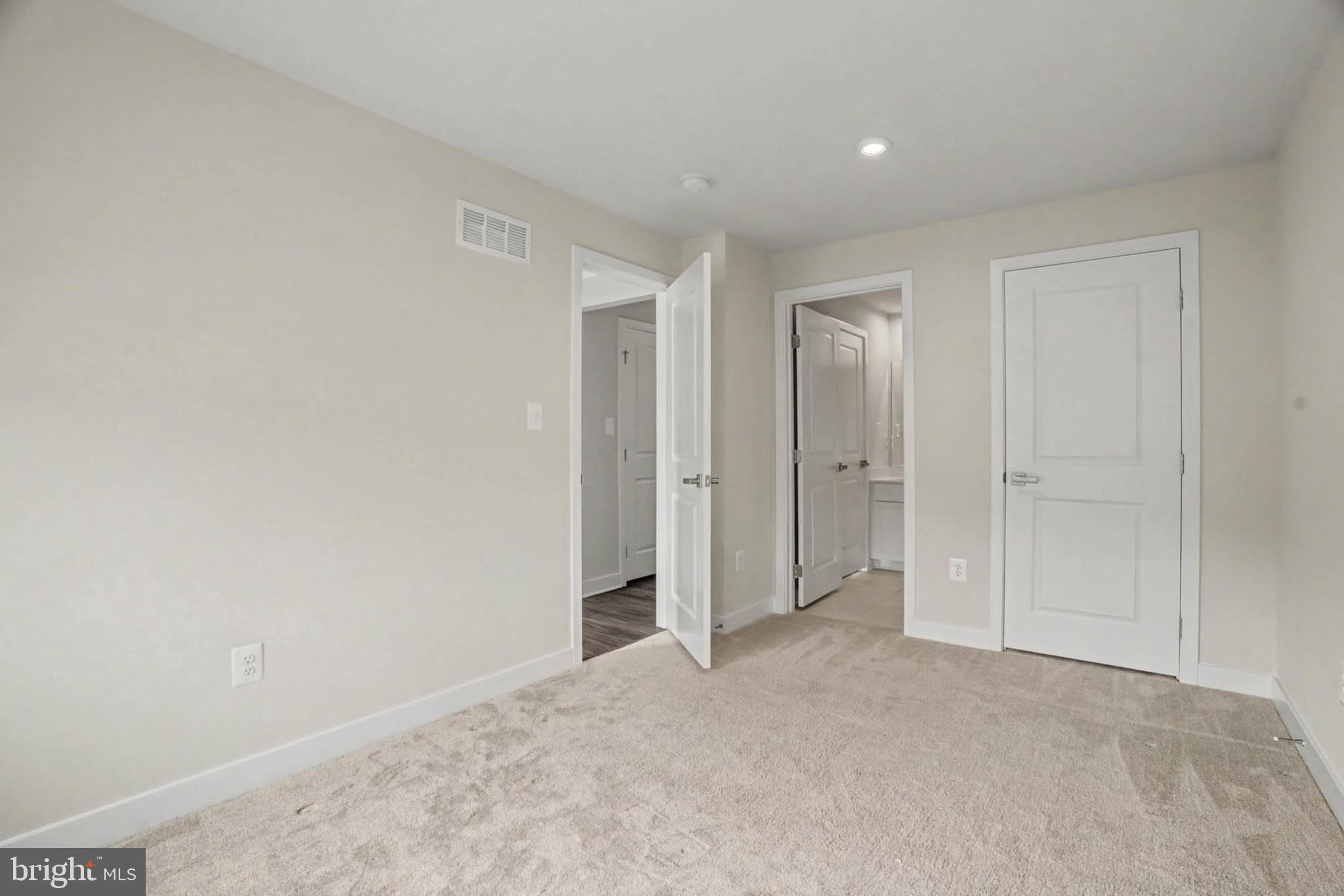 BANNER ROW - Residential