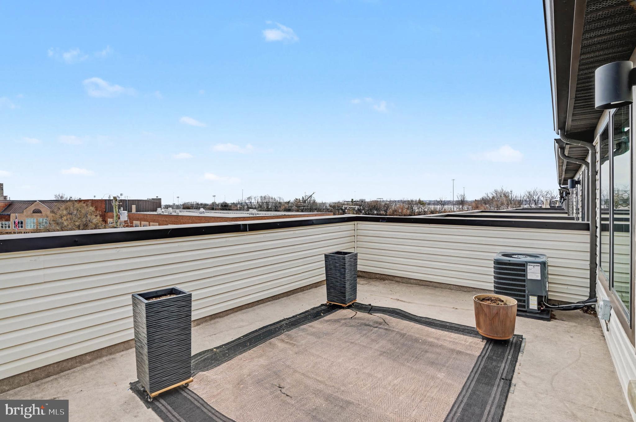 BANNER ROW - Residential