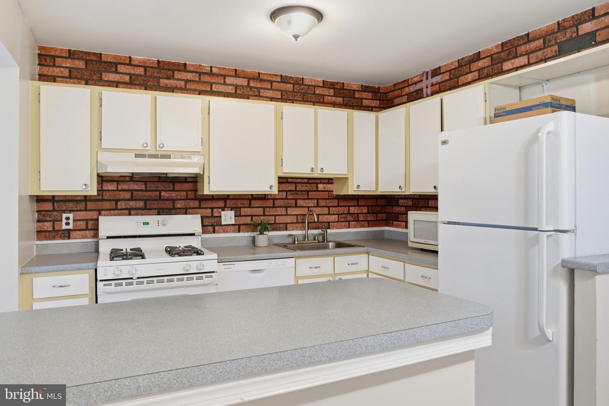 VILLAGE OF OLDE MILL - Residential