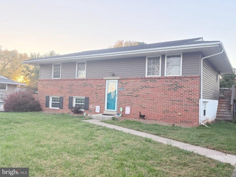 Photo of 1801 N Brunswick Street N, STERLING, VA 20164 (MLS # VALO2139188)