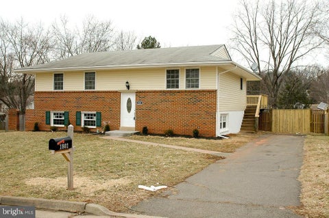 Photo of 1801 N Brunswick Street N, STERLING, VA 20164 (MLS # VALO2139188)