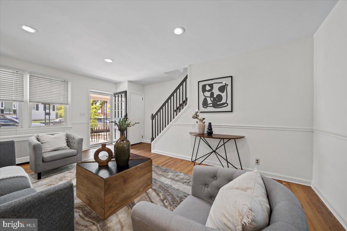 222 W 7TH AVENUE