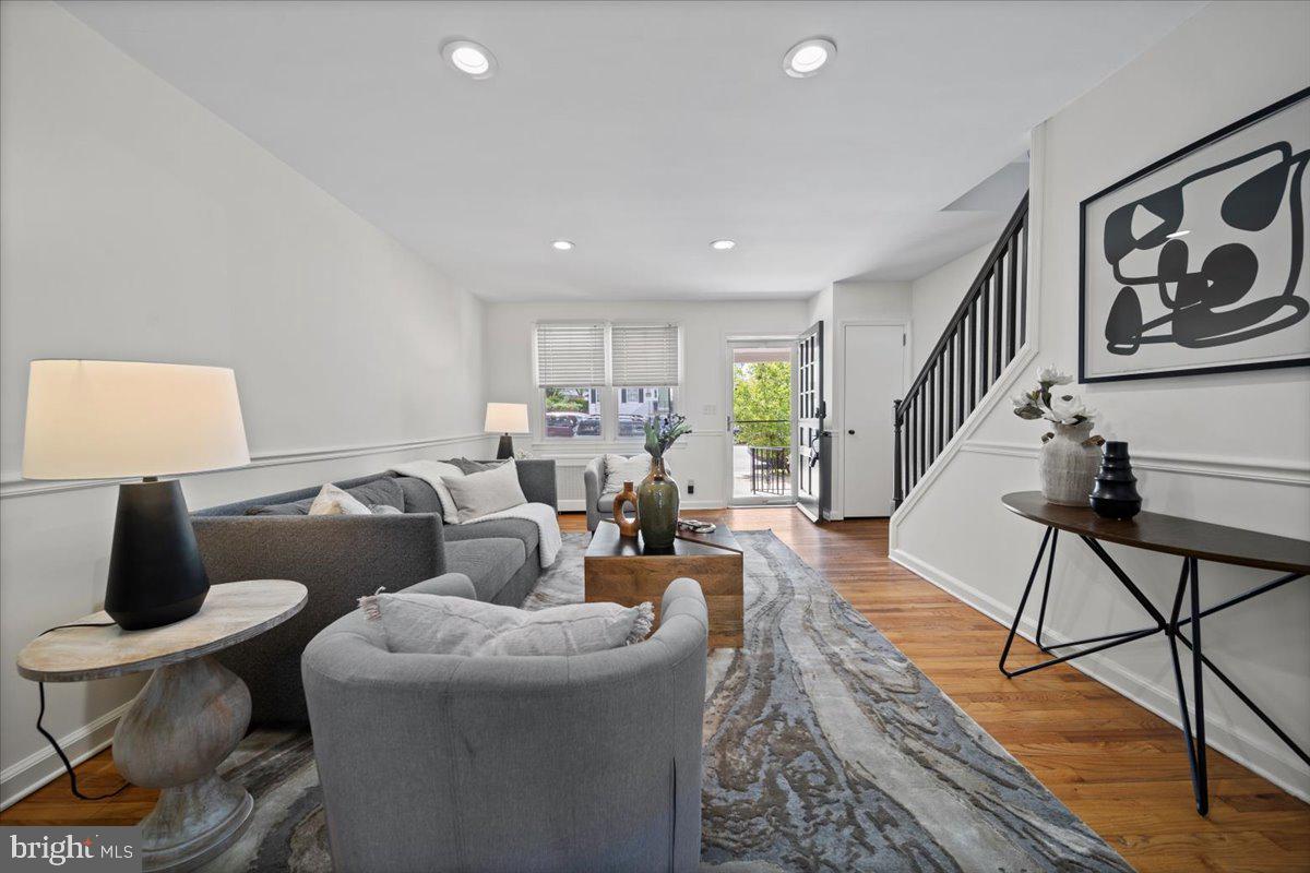222 W 7TH AVENUE